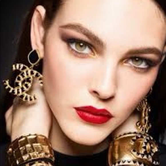 ✨🖤Gorgeous & Rare Chanel Along the Nile Clip on Earrings🖤✨ - Picture 6 of 7